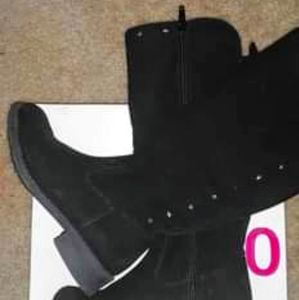 Girls size 13 boots!   $16 for both😊